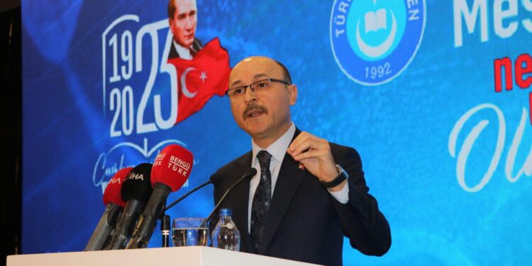 İnsanlarımızı Ayrıştıran Kim Varsa Kamuya da Bu Ülkeye de Yüktür!