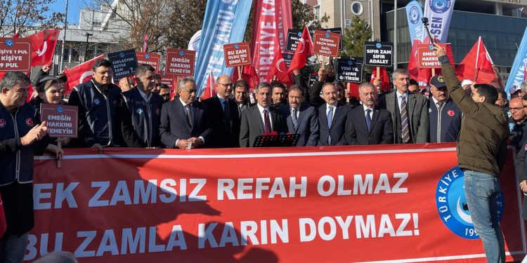 ÜLKE GENELİNDE, “EK ZAMSIZ REFAH OLMAZ, BU ZAMLA KARIN DOYMAZ” DİYEREK MAAŞ ZAMLARINA TEPKİMİZİ GÖSTERDİK