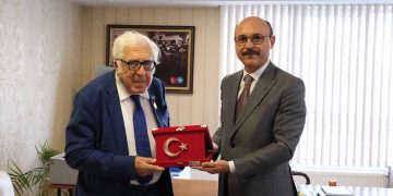 AZERBAYCAN YAZARLAR BİRLİĞİ BAŞKANI, TÜRK VE DÜNYA EDEBİYATININ YAŞAYAN BÜYÜK ÜSTADI ANAR RIZAYEV’DEN GENEL BAŞKANIMIZA ZİYARET