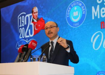 İnsanlarımızı Ayrıştıran Kim Varsa Kamuya da Bu Ülkeye de Yüktür!