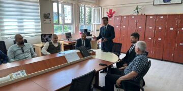 Gelin Yetkiye Hep Birlikte, Omuz Omuza, Şahlanarak Yürüyelim.