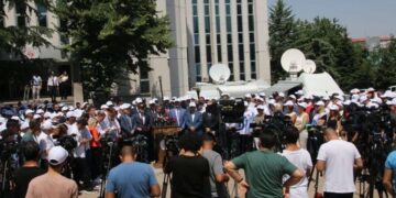 YETKİLİ KONFEDERASYONU VE HAKEMİ TÜRK MEMURUNUN VİCDANINA HAVALE EDİYORUZ