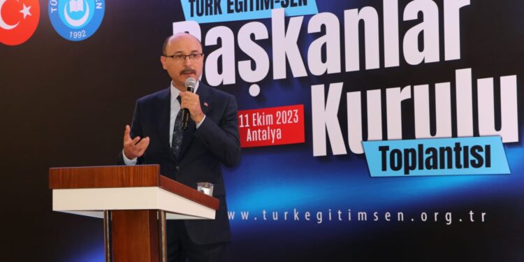 24 Kasım’da Önlük Değil, İkramiye İstiyoruz