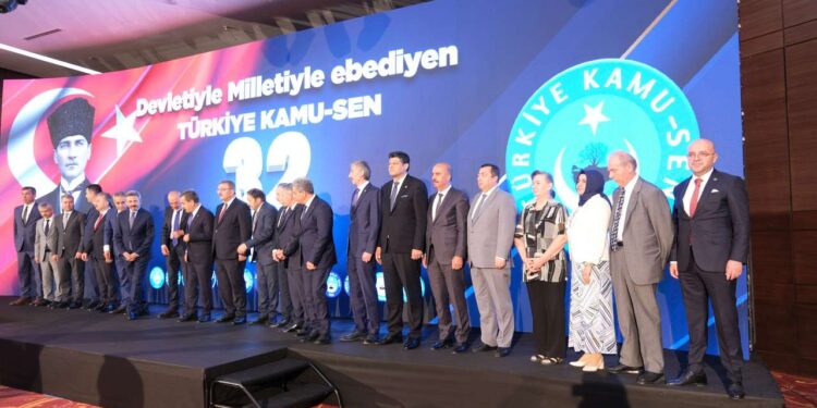 Türk Memurunun Gür Sesi Türkiye Kamu-Sen 32 Yaşında