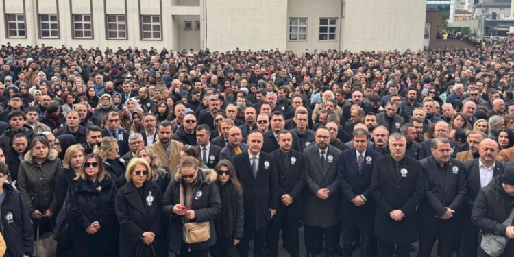 KATLEDİLEN ÖĞRETMENİMİZ FATMA NUR ÇELİK İÇİN DÜZENLENEN ANMA TÖRENİNE KATILDIK